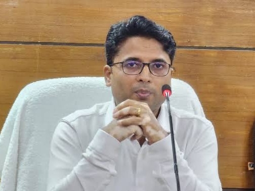 सारण :  18 सरकारी कर्मियों पर गिरी गाज, चुनाव ड्यूटी से हटाए गए,  FIR और विभागीय जांच के आदेश