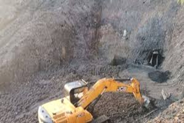 सीओ की रिपोर्ट : फेयर माइंस ने पलामू में कर दिया 14 एकड़ भूमि में अवैध कोयला खनन और भंडारण