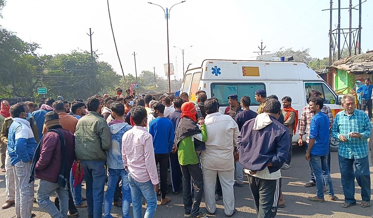 केंदुआडीह में जहरीली गैस रिसाव : दो मौतें, दर्जनों बीमार, आक्रोशितों ने धनबाद-रांची मार्ग किया घंटों जाम