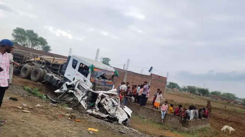 MP :   झाबुआ में भीषण सड़क हादसा, एक ही परिवार के 9 लोगों की मौत, दो घायल