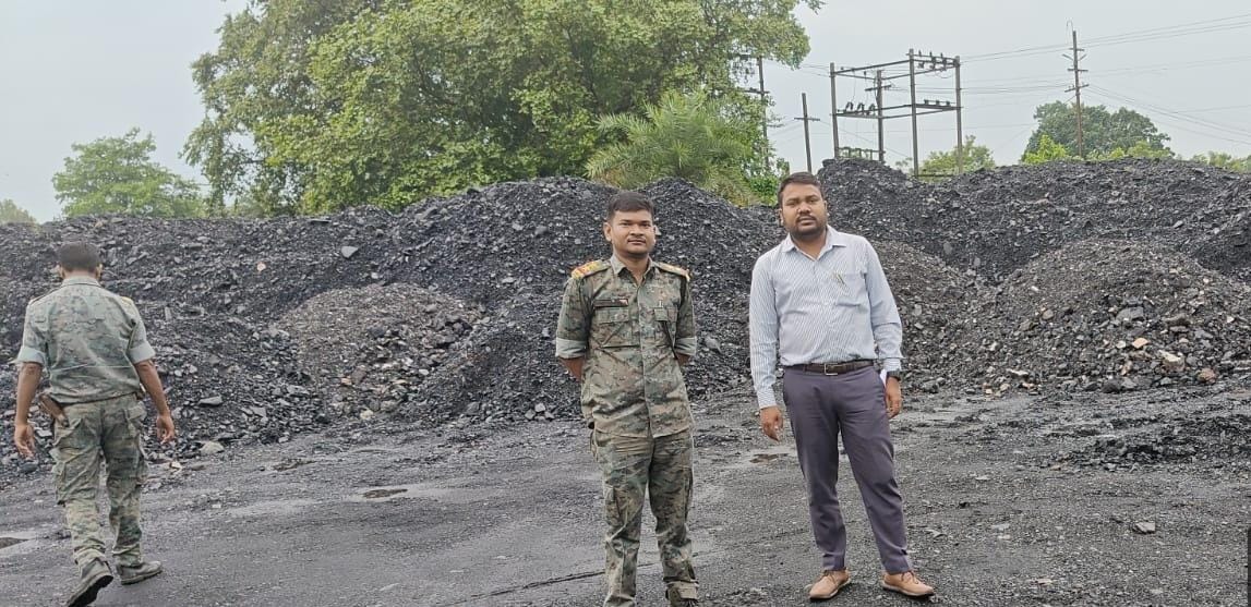 बोकारो : भोजुडीह में चल रहा अवैध कोयला कारोबार का बड़ा खेल, डीसी ने करायी छापेमारी, 7000 टन जब्त