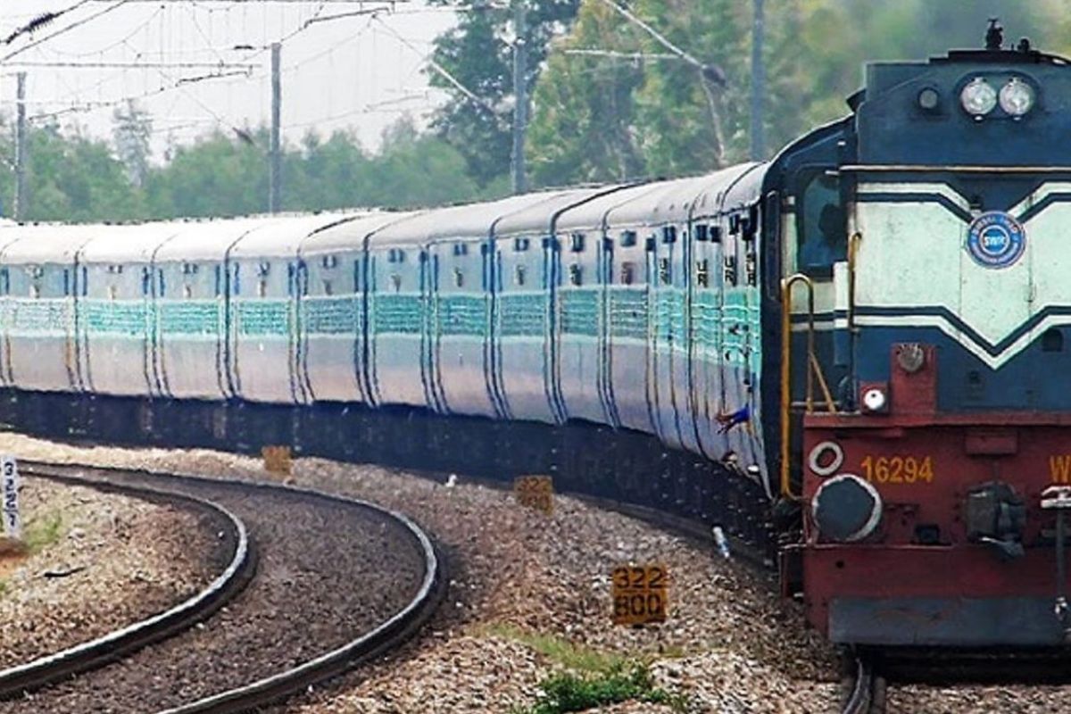 पटना :   कैपिटल एक्सप्रेस में भीषण लूटपाट,  हथियार से लैस लुटेरों ने यात्रियों को बेरहमी से पीटा