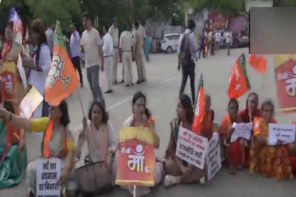 PM की मां पर अभद्र टिप्पणी के खिलाफ बिहार बंद, NDA का सड़क पर विरोध प्रदर्शन