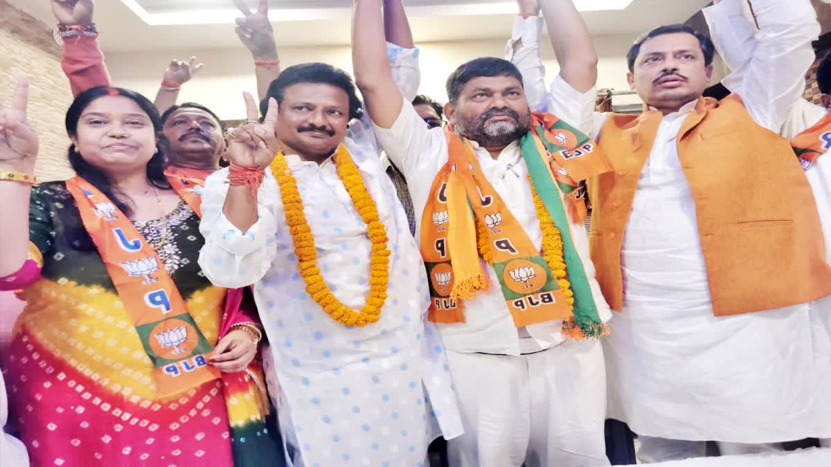 प्रशांत किशोर को बड़ा झटका, मुंगेर प्रत्याशी ने पार्टी छोड़ी, भाजपा को दिया समर्थन