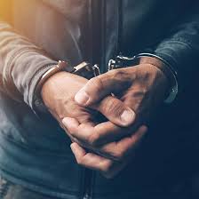 चुनाव से पहले सारण में बड़ी कार्रवाई, 23 लाख कैश व अवैध हथियार के साथ एक गिरफ्तार