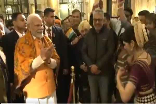 पीएम मोदी अर्जेंटीना पहुंचे, प्रवासी भारतीयों ने किया गर्मजोशी से स्वागत