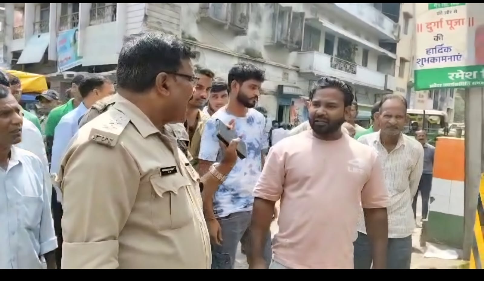 रांची :   नागा बाबा खटाल से पिस्का मोड़ तक अतिक्रमण पर चला निगम का बुलडोजर