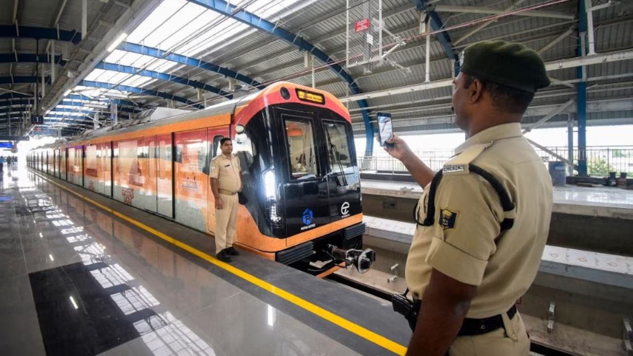 चुनाव से पहले बिहार वासियों को मेट्रो ट्रेन की सौगात, नीतीश कुमार ने किया उद्घाटन