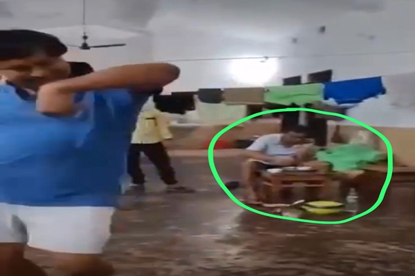 लैंड स्कैम का आरोपी पुनीत अग्रवाल जेल में  इस्तेमाल कर रहा मोबाइल