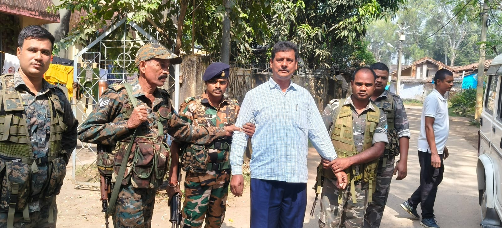 लातेहार : ACB की कार्रवाई, जिला परिषद का बड़ा बाबू 65 हजार घूस लेते गिरफ्तार