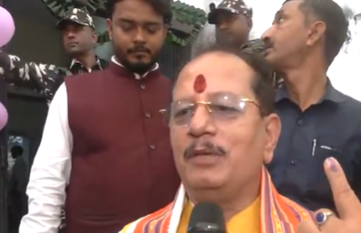 बिहार चुनाव :   18 जिलों की 121 विधानसभा सीटों पर मतदान जारी, विजय सिन्हा, ललन सिंह सहित कई नेताओं ने डाले वोट