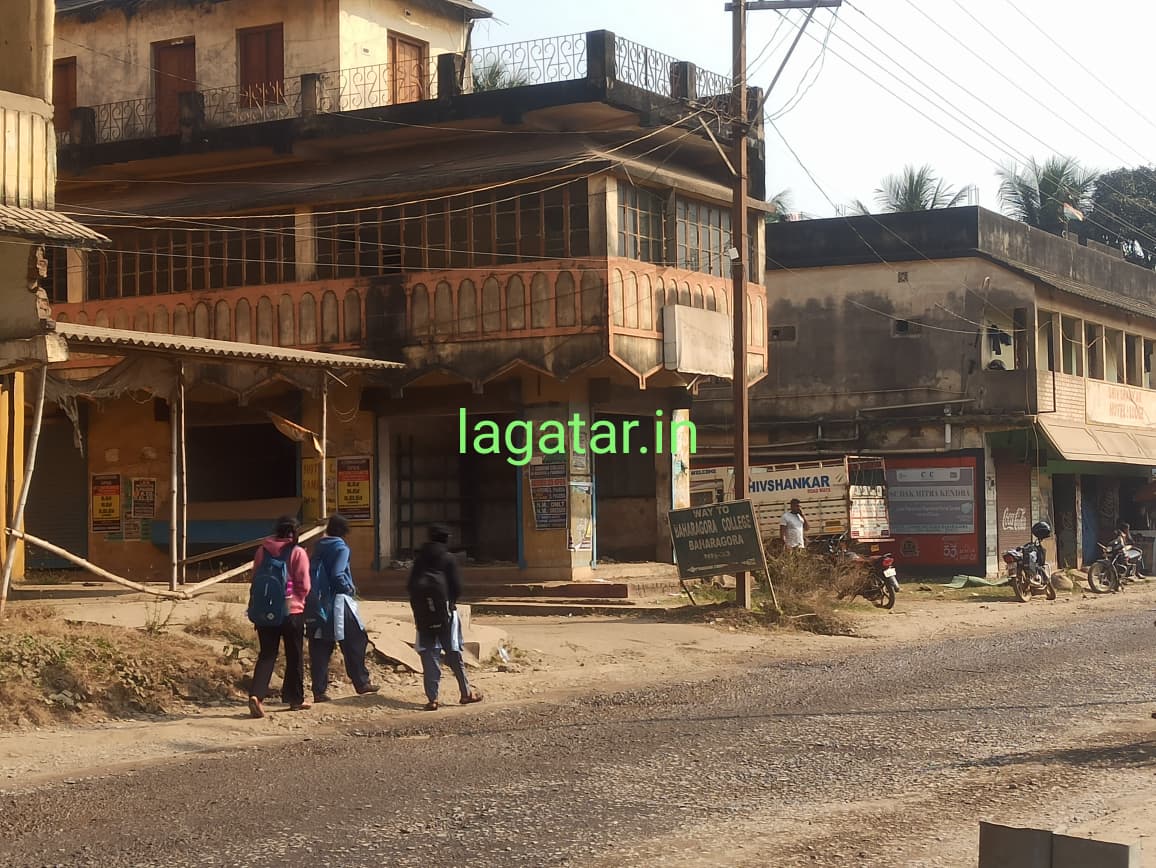 बहरागोड़ा की सर्विस रोड बनी `मौत का कॉरिडोर`, मुआवजा लेकर भी भू-स्वामियों का NHAI की जमीन पर कब्जा