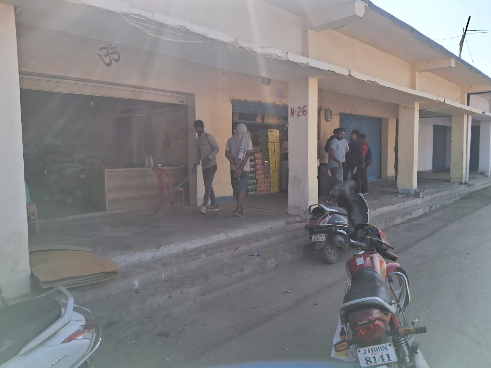 रांची :  पंडरा बाजार समिति में चोरों का आतंक, तीन दुकानों की दीवार तोड़ लाखों की चोरी