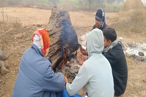 पलामू में दूसरे दिन भी सर्दी का प्रकोप, न्यूनतम तापमान में गिरावट