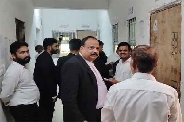 धनबाद बार एसोसिएशन चुनाव :  16 पदों के लिए नामांकन प्रक्रिया शुरू,  दो वकीलों की अध्यक्ष पद पर दावेदारी