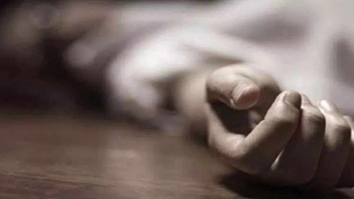 गढ़वा :  सड़क पर युवक-युवती के शव मिले, मौके से पिस्टल-चाकू भी बरामद