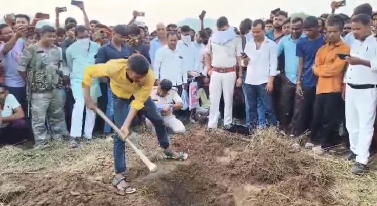 गढ़वा : पिता ने अविवाहित बेटी व नवजात की हत्या कर दफनाया, गिरफ्तार