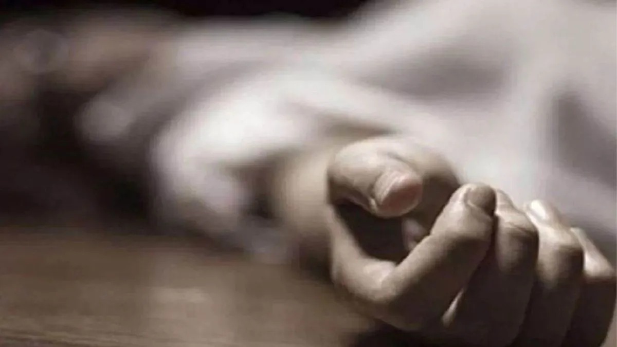 दुमका : नाबालिग लड़की की बेरहमी से हत्या, सिर पेड़ से लटका और धड़ जमीन पर मिला