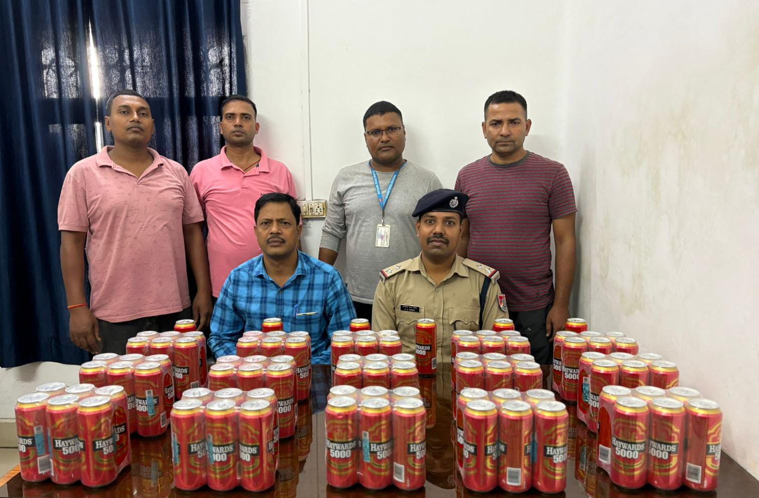 धनबाद :  ऑपरेशन सतर्क के तहत हावड़ा–लालकुआं एक्सप्रेस से 96 कैन अंग्रेजी बीयर बरामद