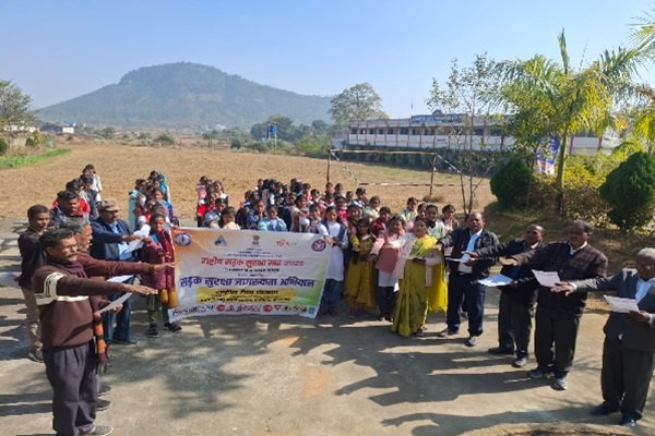 लातेहार : बनवारी साहू कॉलेज में सड़क सुरक्षा पर कार्यक्रम, छात्रों को दिलाई गई शपथ