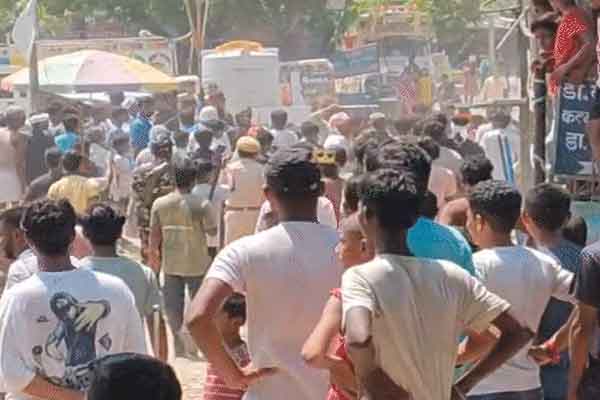 वैशाली :  अखाड़ा प्रदर्शन को लेकर दो पक्षों में झड़प, कई लोग घायल