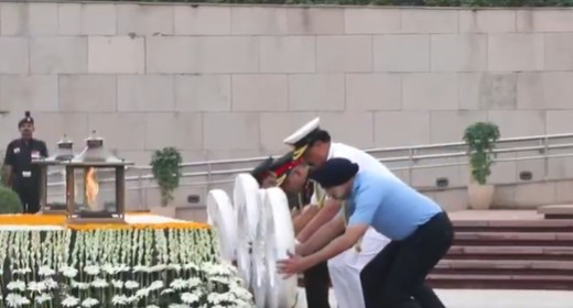 भारतीय वायुसेवा दिवस : राष्ट्रपति का योद्धाओं को सलाम, सैन्य प्रमुखों ने राष्ट्रीय युद्ध स्मारक पर श्रद्धांजलि दी