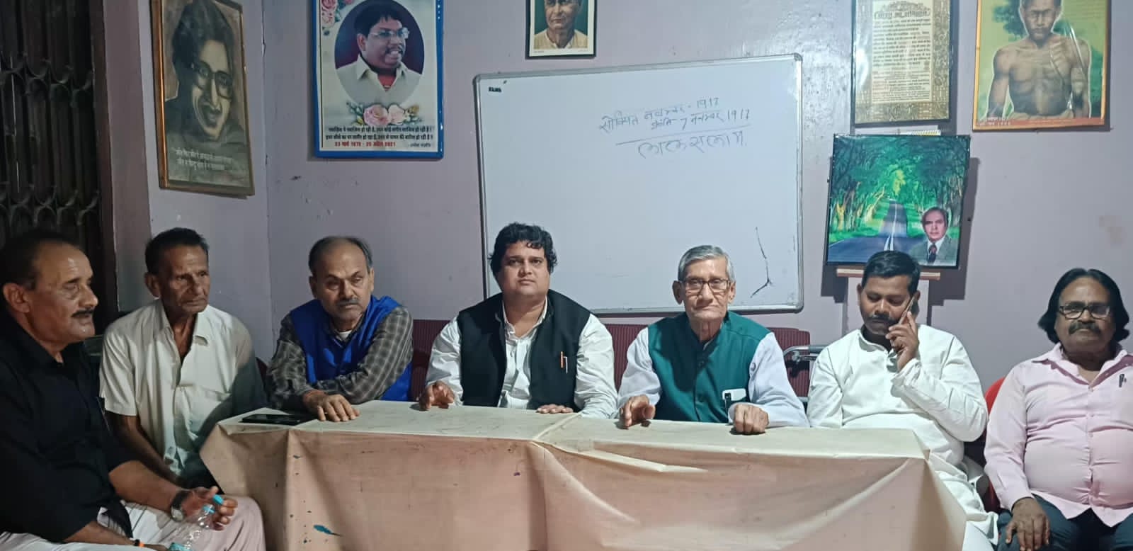 पलामू :  भाकपा ने मनाया नवंबर क्रांति दिवस,  शहीदों को किया नमन