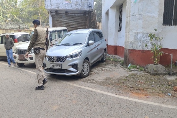 CBI की टीम ने साहिबगंज जिला खनन कार्यालय में दस्तावेजों की जांच की