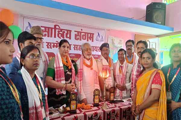 साहित्य संगम ने एमएसए विद्यालय में कवि सम्मेलन सह मुशायरा का किया आयोजन