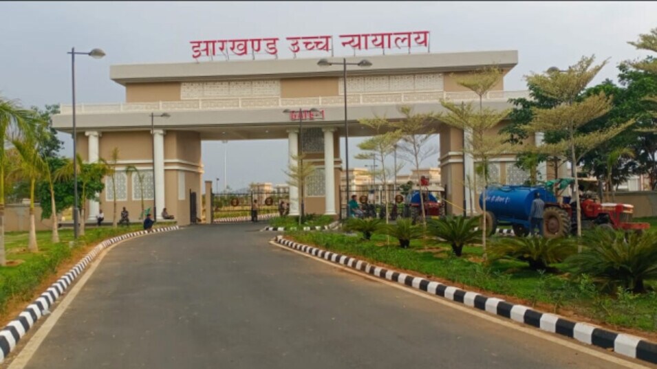 झारखंड हाईकोर्ट ने निगम से पूछा, गरीबों के लिए बने फ्लैट पर कैसे हो गया कब्जा