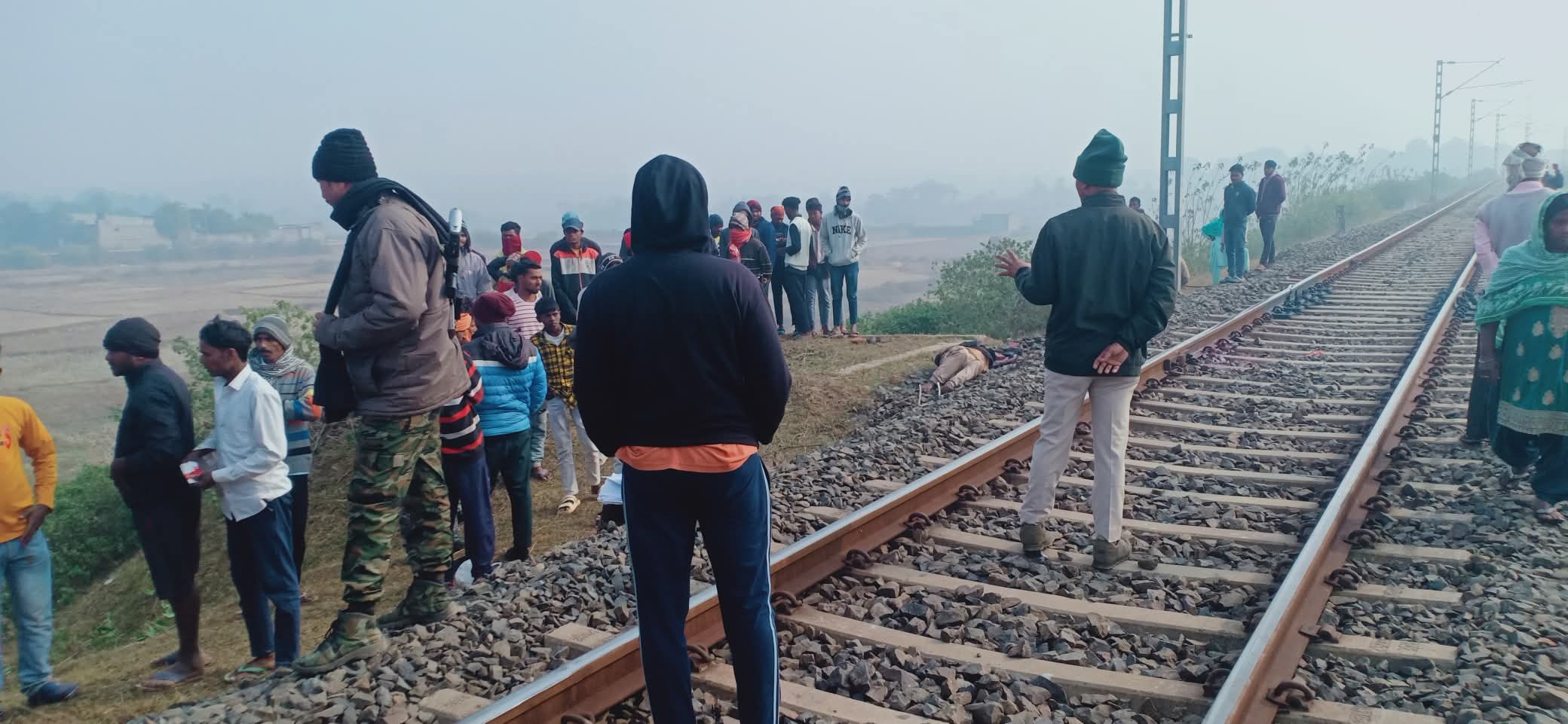 गिरिडीह :  रेलवे ट्रैक पर युवक का क्षत-विक्षत शव बरामद, ट्रेन से कटकर मौत की आशंका