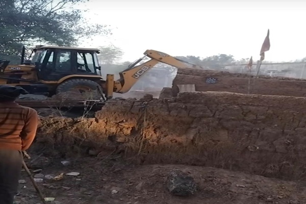 रिम्स परिसर में अतिक्रमण हटाने की कार्रवाई तेज, विरोध के बीच दूसरे दिन भी अभियान जारी