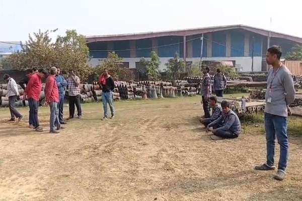 धनबाद : L&T वेयरहाउस में हथियारबंद गिरोह का धावा, गार्ड को बंधक बना 30 लाख के पार्ट्स की लूट