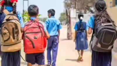 बिहार : पछुआ हवा व शीतलहर से ठिठुरन बढ़ी, शिक्षा विभाग ने स्कूलों का समय बदला