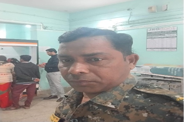 पलामू :  सिपाही की लापरवाही से खोया सरकारी हथियार, तलाश के बाद बरामद