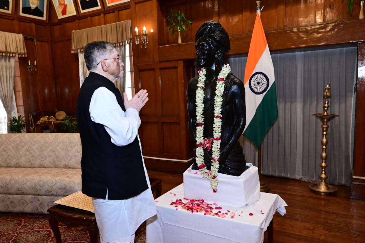 धरती आबा को शत-शत नमन :  राज्यपाल व बाबूलाल ने बिरसा मुंडा को दी श्रद्धांजलि