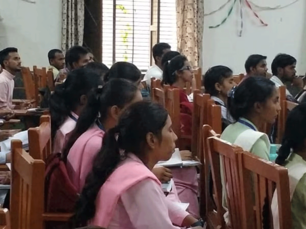 ST छात्रों को JEE-NEET की मुफ्त कोचिंग देगी सरकार, 19 तक करें आवेदन