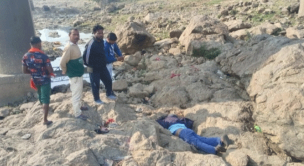 वृद्ध ने दामोदर पुल से छलांग लगाई, बेटे ने बताया -पिता मानसिक रूप से विक्षिप्त...