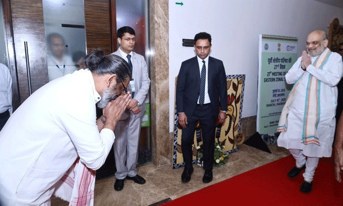 ये है झारखंडी संस्कार, हम सभी को करते हैं झुककर जोहार...