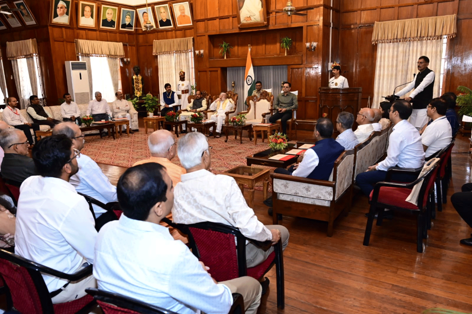 राज्यपाल गंगवार ने किया स्व. सीताराम मारू की जन्म शताब्दी पर स्मारक डाक टिकट का लोकार्पण