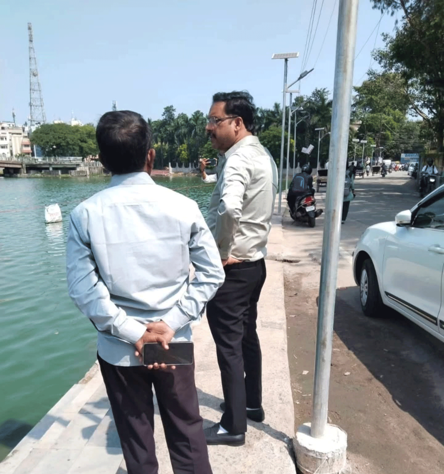 छठ महापर्व की तैयारियों को लेकर बड़ा तालाब में सफाई व्यवस्था का निरीक्षण