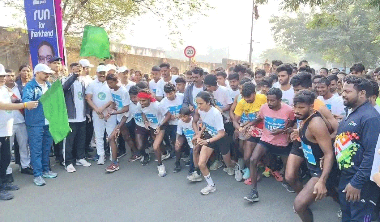 धनबाद में रन फॉर झारखंड का आयोजन, DC सहित सैकड़ों युवाओं ने लगाई दौड़