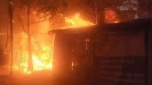 पटना: कबाड़ की दुकान में लगी आग, आधा दर्जन दुकानें जलकर राख