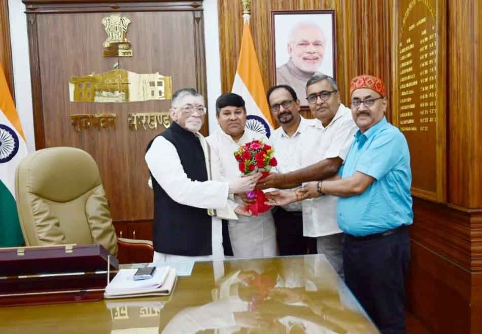 हिंदी साहित्य भारती के प्रतिनिधिमंडल ने राज्यपाल को दिया न्योता