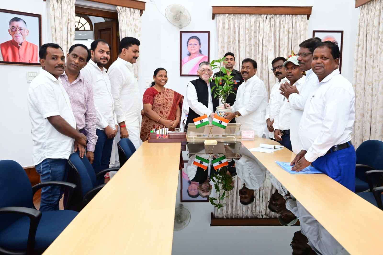 राज्यपाल से मिले पूर्व मंत्री बंधु तिर्की,  उच्च शिक्षा और जनजातीय मुद्दों पर चर्चा
