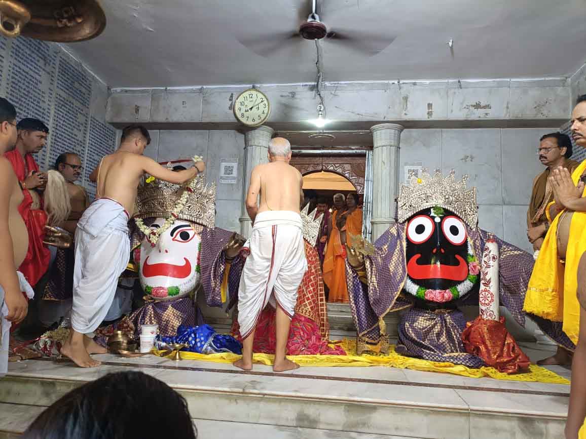 भगवान जगन्नाथ का देव स्नान संपन्न, 15 दिन के एकांतवास में रहेंगे