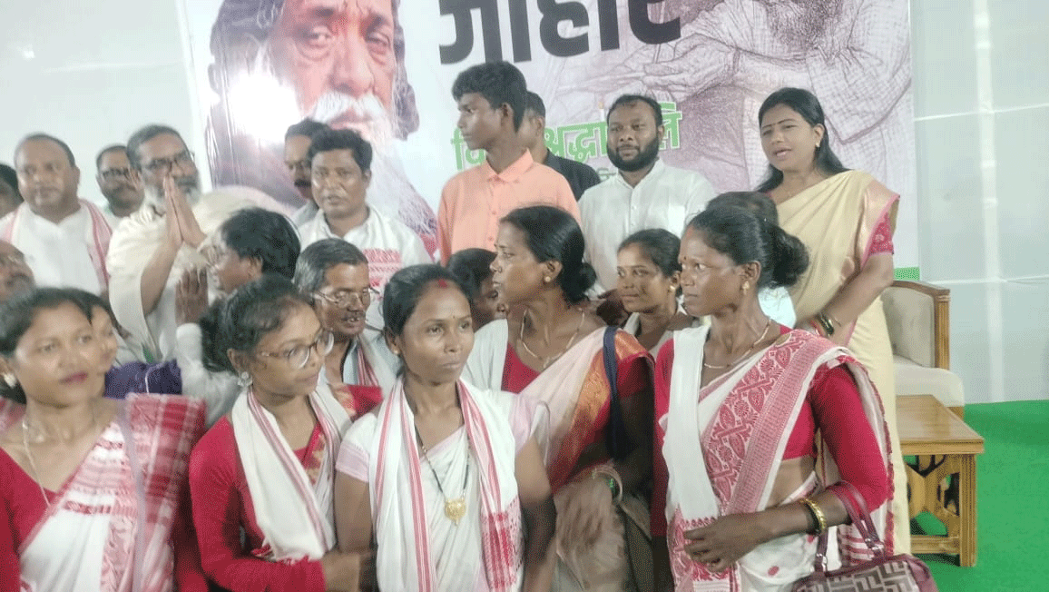 3 आदिवासी संगठनों के प्रतिनिधि नेमरा में CM से मिले, शिबू सोरेन को दी श्रद्धांजलि