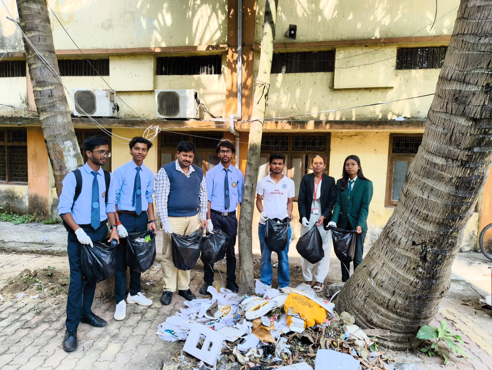 मारवाड़ी कॉलेज में स्वच्छता अभियान, छात्रों ने प्लास्टिक मुक्त परिसर बनाने का लिया संकल्प