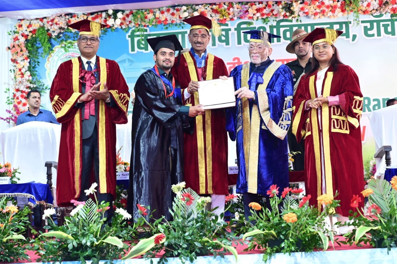 दीक्षांत समारोह केवल उपाधि प्राप्त करने का अवसर नहीं, बल्कि नई यात्रा की शुरुआत हैः राज्यपाल