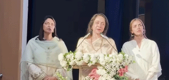 धर्मेंद्र की प्रेयर मीट में भावुक हुई हेमा मालिनी,अधूरे सपने का किया जिक्र